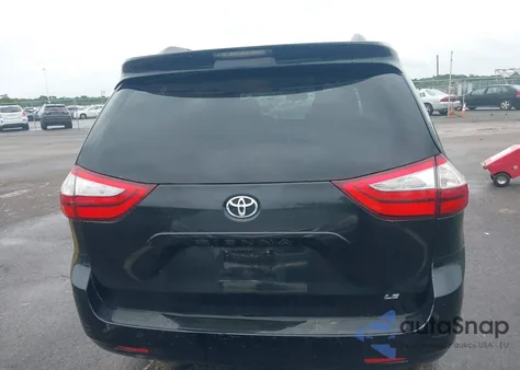 2015 Toyota Sienna Le 8 Passenger z USA, uszkodzony, nr VIN 5TDKK3DC9FS618254